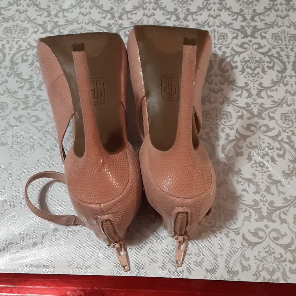 JENNIFER LOPEZ BLUSH HEELS - Picture 10 of 14